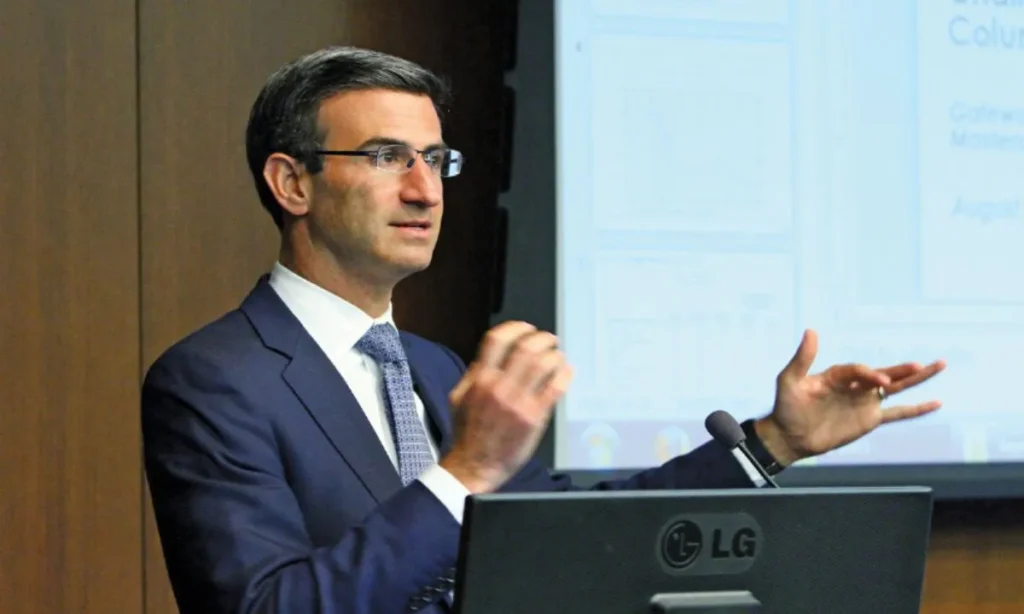 Peter Orszag Bald: Understanding the Truth Behind the Search Trend and the Public Interest in His Appearance peter orszag bald